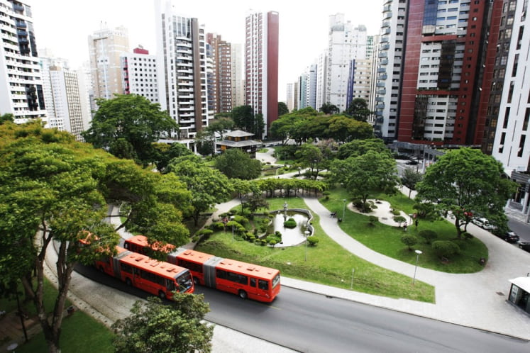 Bairro Batel em Curitiba, prédios e serviços próximos