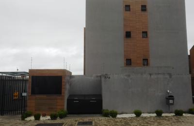 Apartamento Pronto para Morar em Pinhais – 2 Quartos, Sacada com Churrasqueira e Vaga de Garagem!